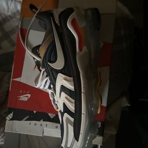 Size 11 Nike evo air max